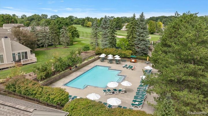 Property Photo:  1918 Eagle Pointe  MI 48304 3804 