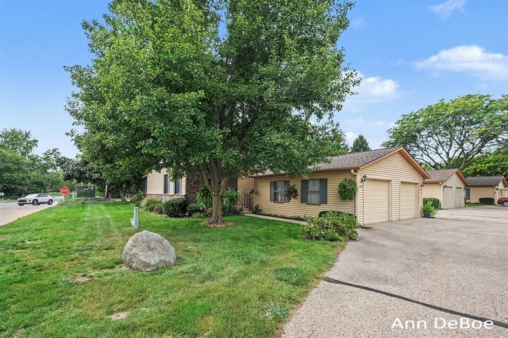 Property Photo:  3250 Oxford Drive  MI 49512-2779 