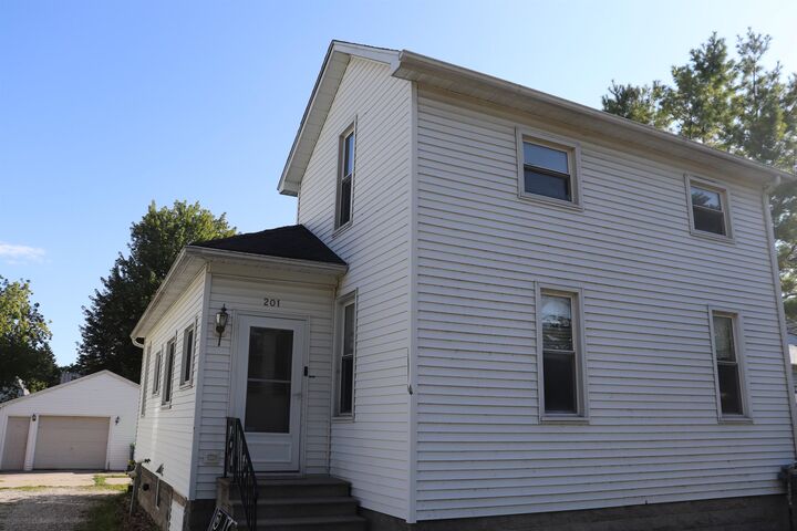 Property Photo: 201 E Calumet Street MI 48706
