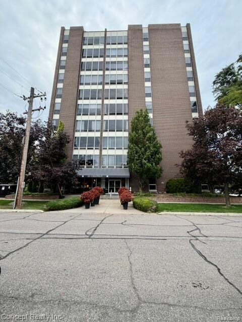 Property Photo: 20 Chestnut Street 602 MI 48192 5246