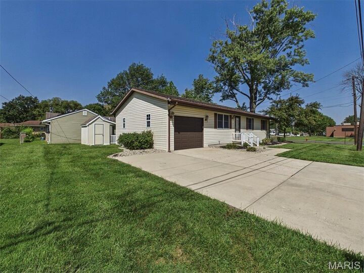 Property Photo:  134 Hampton Street  IL 62010 