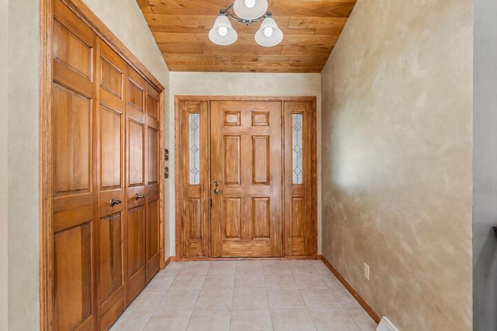 Property Photo:  1222 Hidden Fields Dr  WI 53095 