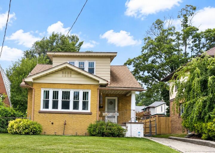 Property Photo:  1347 NW Powers Avenue  MI 49504 