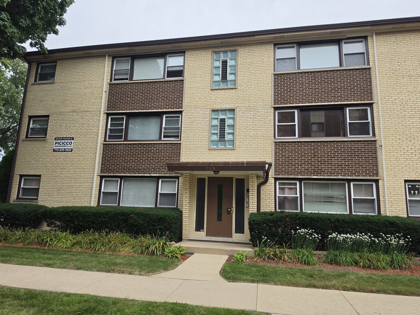 Property Photo:  965 Cora Street S 2S  IL 60016 