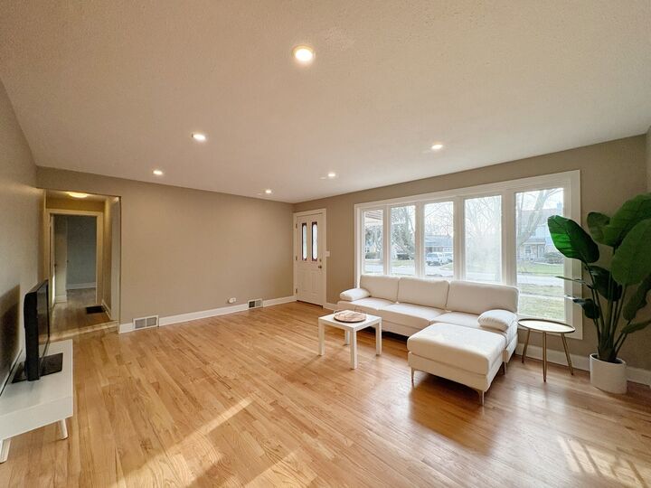 Property Photo: 215 S Forest Avenue IL 60074