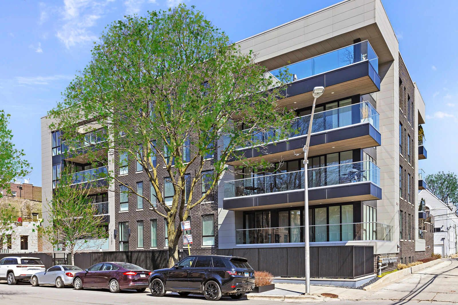 Property Photo: 1625 N Burling Street 304 IL 60614