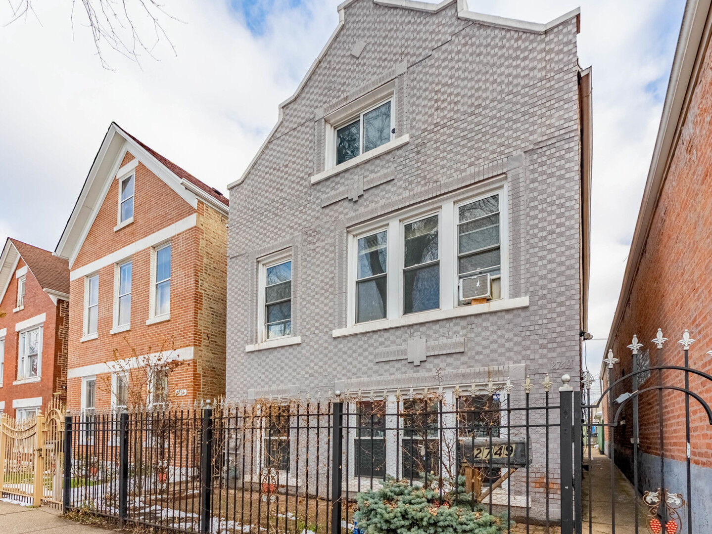 Property Photo: 2749 S Trumbull Avenue IL 60623