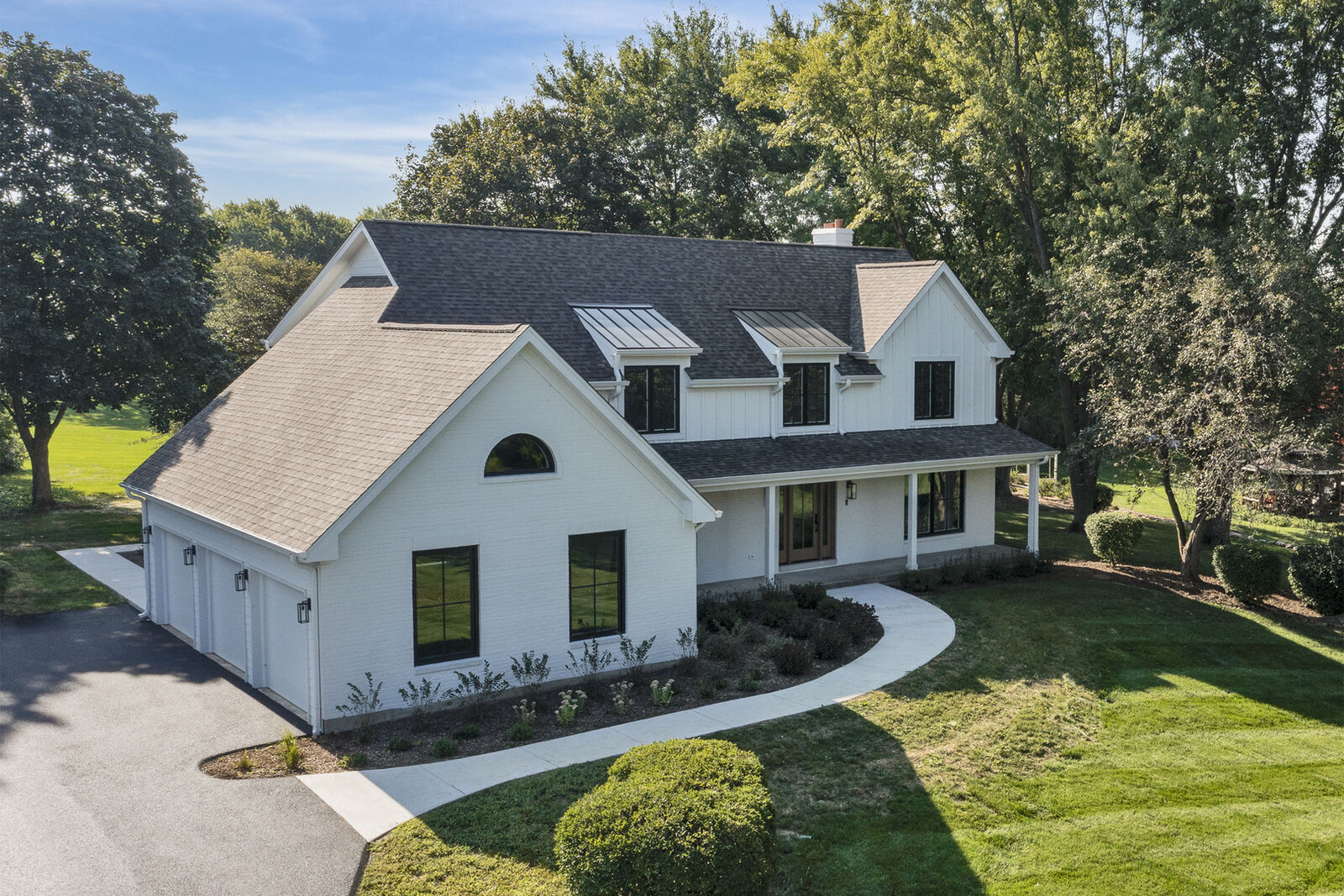 Property Photo: 1431 Carlisle Drive IL 60010