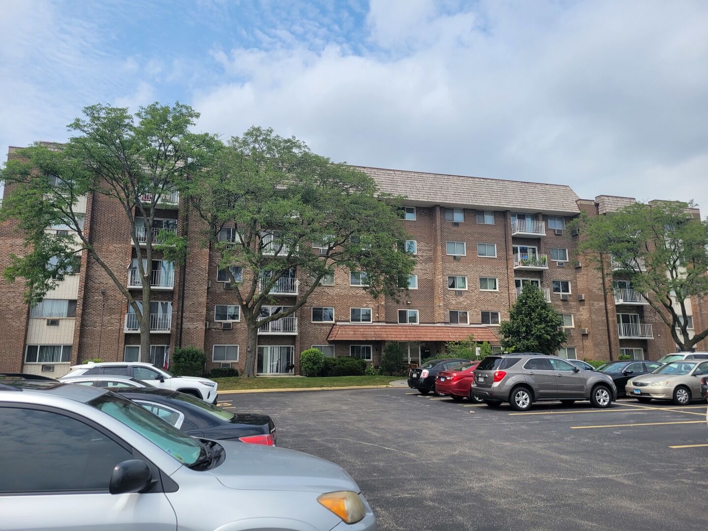 Property Photo: 10373 Dearlove Road 2G IL 60025