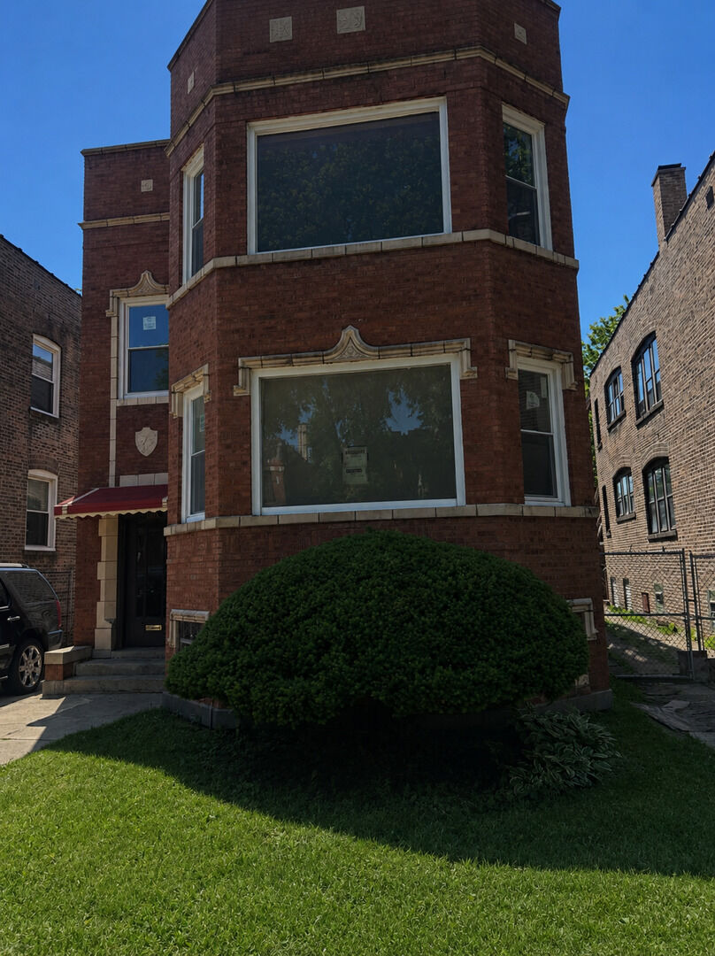 Property Photo:  8718 S Kingston Avenue  IL 60617 