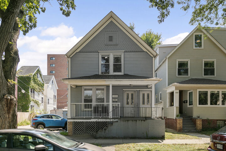 Property Photo:  1008 Garnett Place 1A  IL 60201 