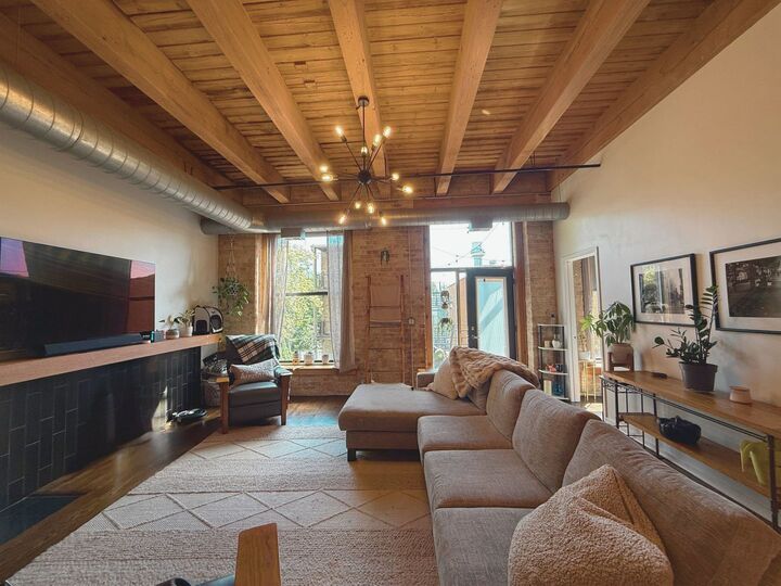 Property Photo: 2511 W Moffat Street 201 IL 60647