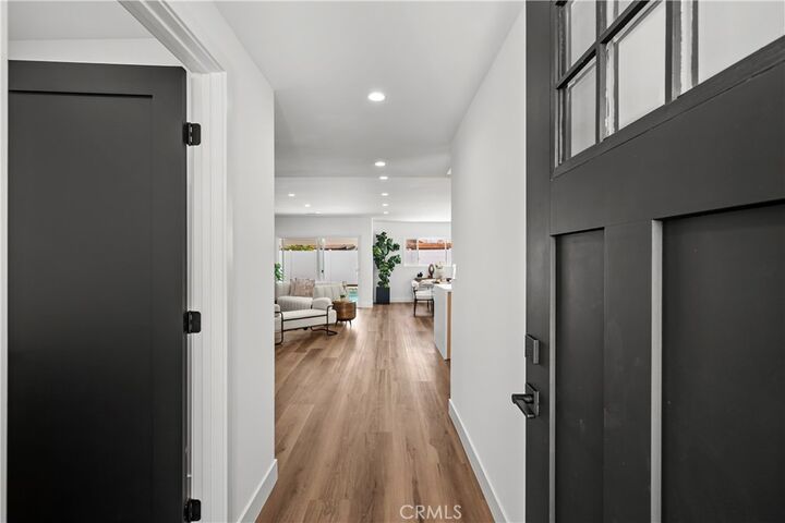 Property Photo:  6916 Bianca  CA 91406 