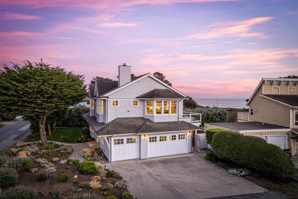 Property Photo:  2 Alameda Avenue  CA 94019 