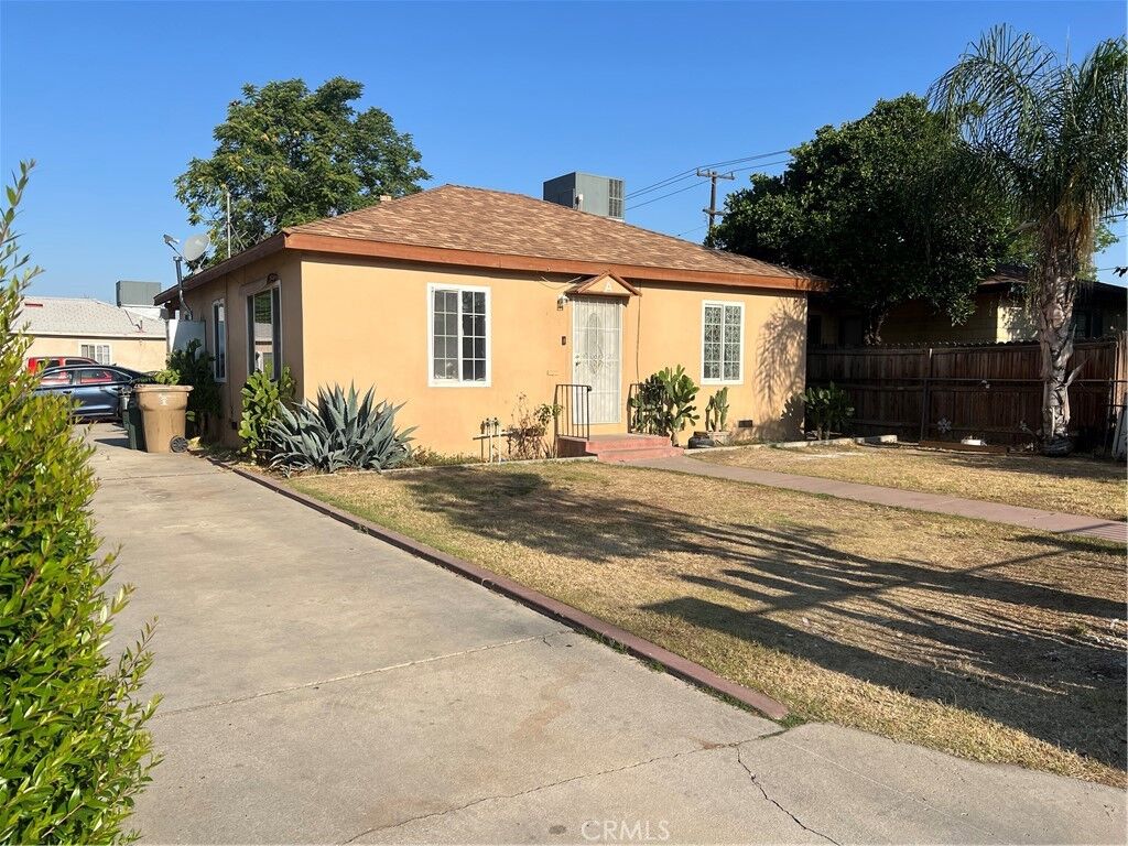Property Photo: 1300 Stockton CA 93305