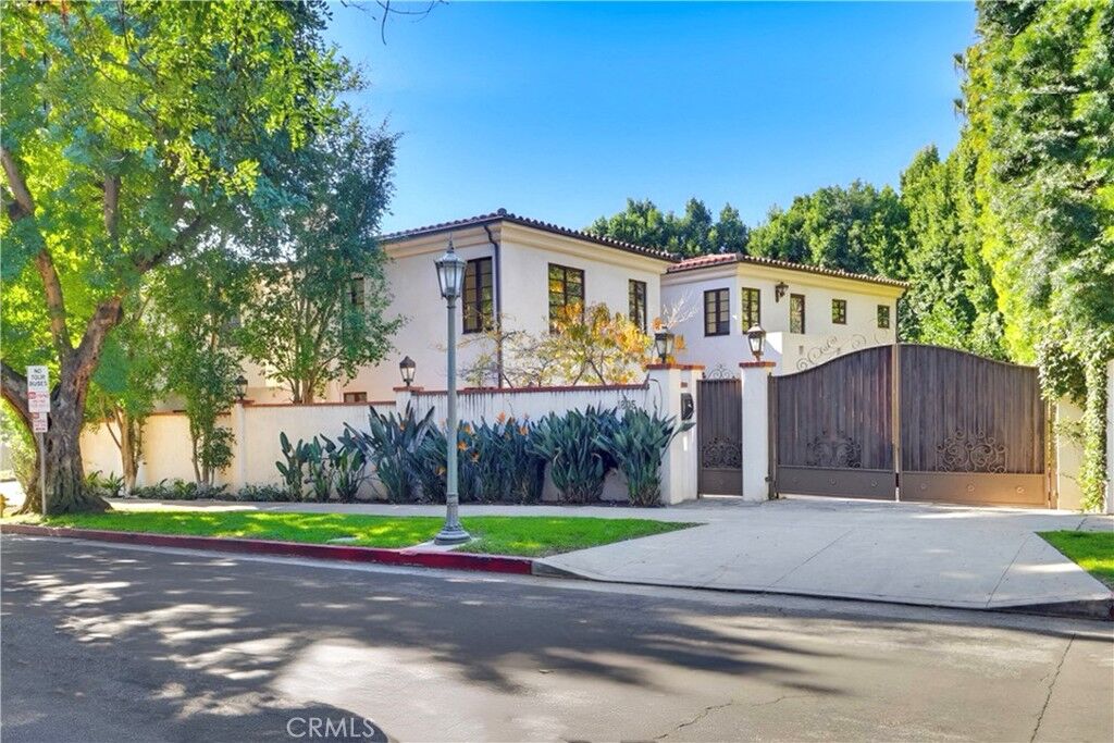 Property Photo:  1805 Outpost Dr  CA 90068 