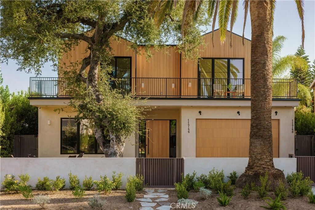 Property Photo:  11746 La Maida Street  CA 91607 