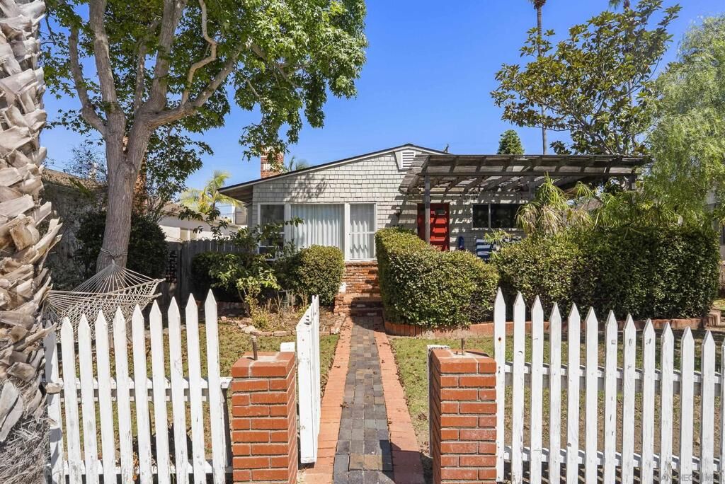 Property Photo:  336 Bonair St  CA 92037 
