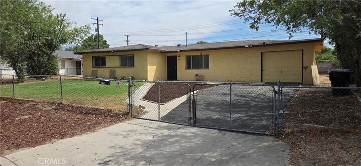 Property Photo: 1483 Arizona CA 92411