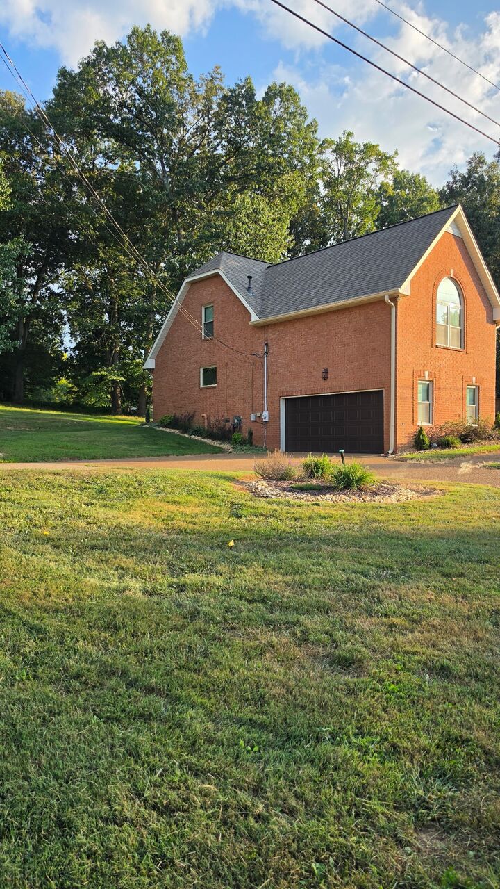 Property Photo:  215 S Aztec Dr  TN 37188 