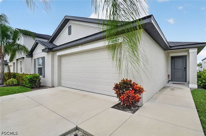 Property Photo: 17742 Paradiso Way FL 33917