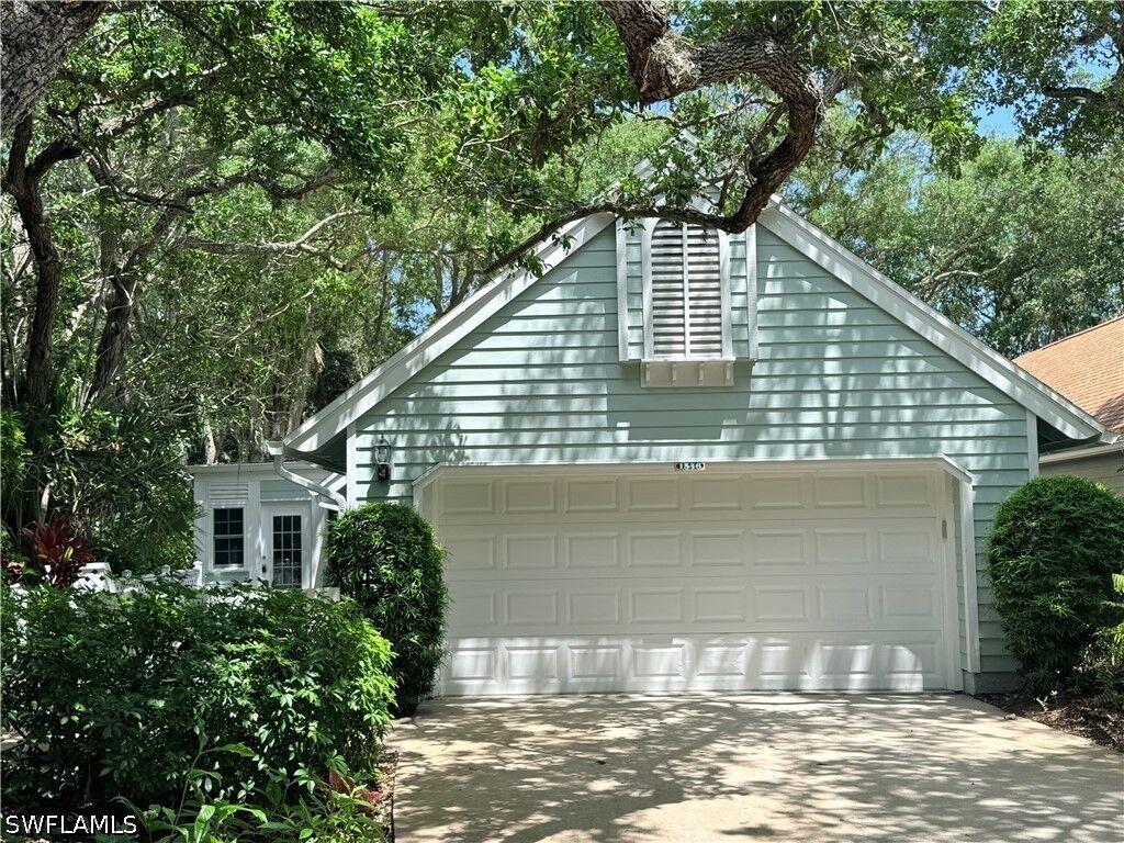 Property Photo: 1546 Sabal Court FL 32963