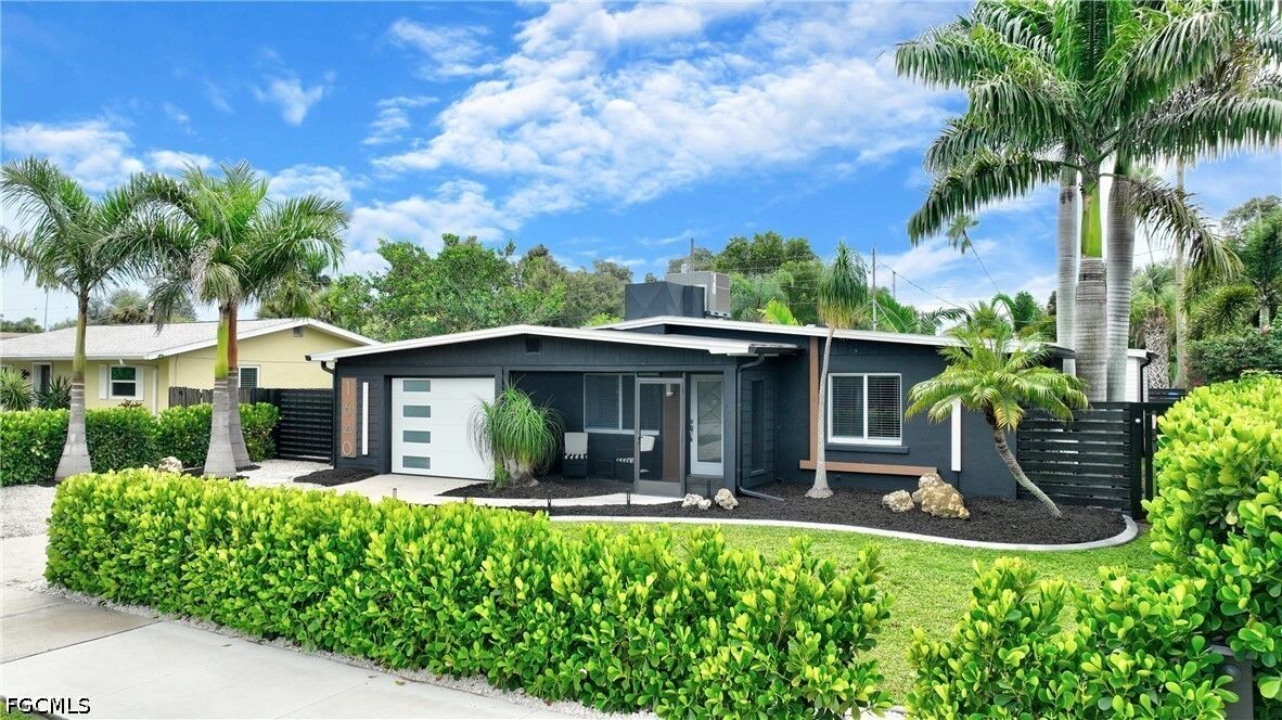 Property Photo: 1640 Oakley Avenue FL 33901