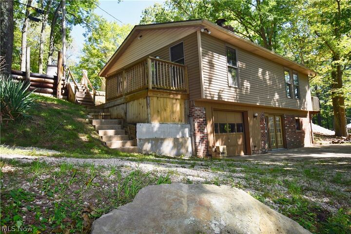 Property Photo: 7923 Lakeview Drive SW OH 44615