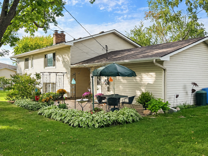 Property Photo:  1798 E Bluestone Drive  MN 55122 