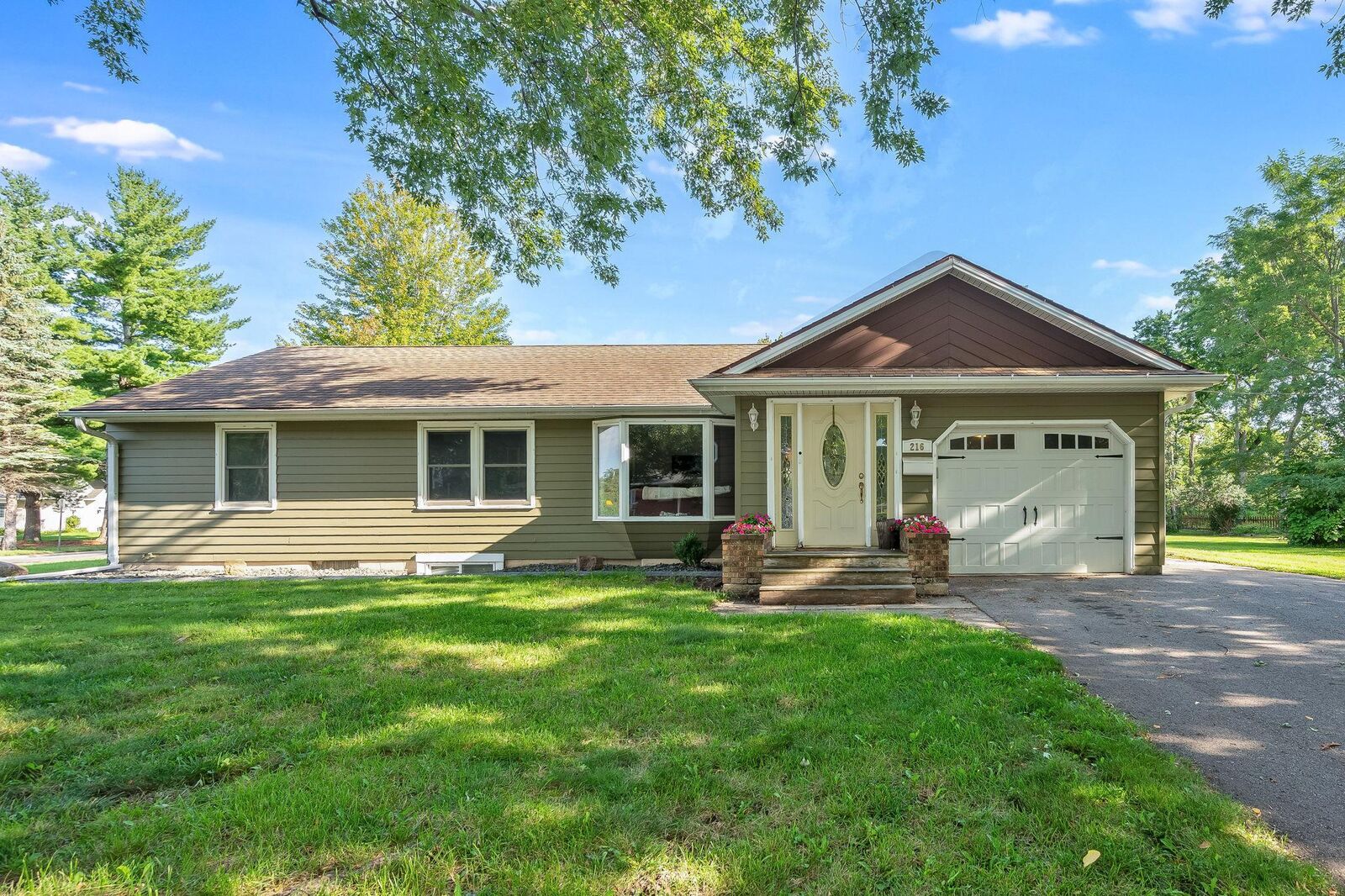 Property Photo:  216 Haynes Street  MN 56001 