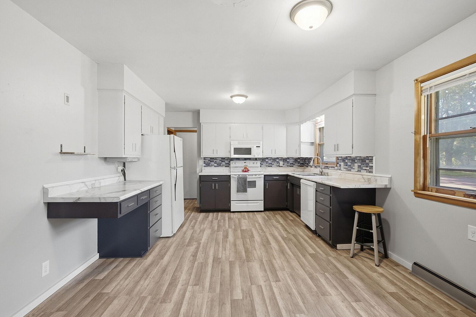 Property Photo:  261 Dupont Avenue NE  MN 55342 
