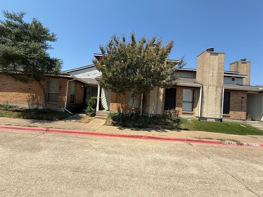 Property Photo: 4922 Rolling Vista TX 75150