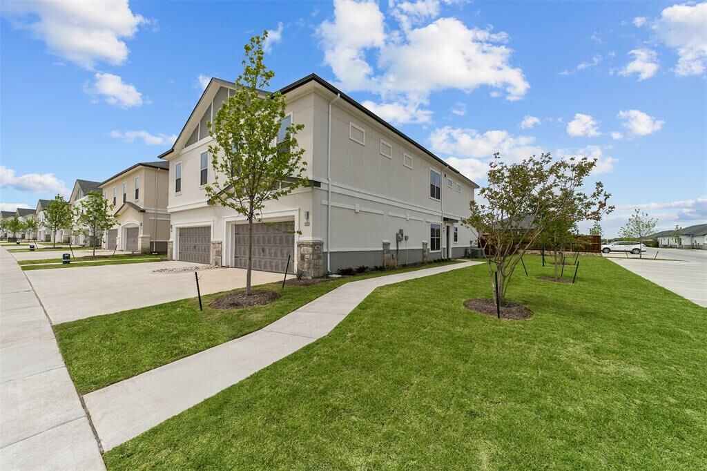 Property Photo:  829 Ebony  TX 75071 