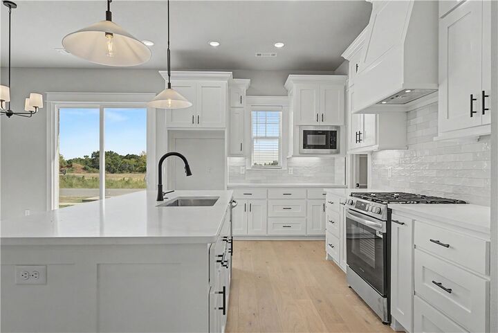 Property Photo: 6707 SW Basswood Avenue AR 72713