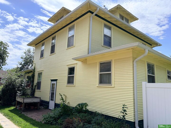 Property Photo:  629 E 7th Street  NE 68467 