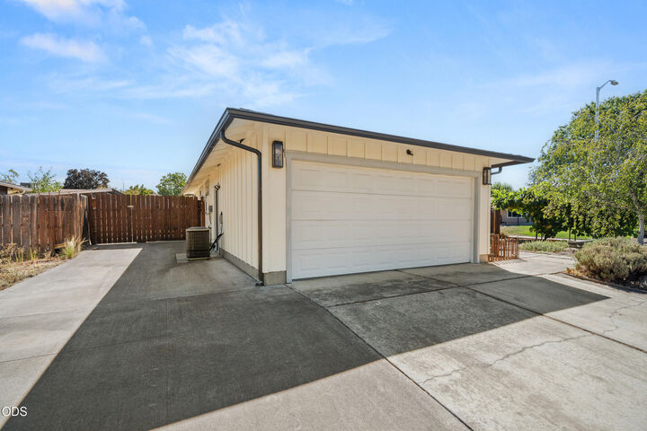 Property Photo:  2671 Hadley Circle  OR 97503 