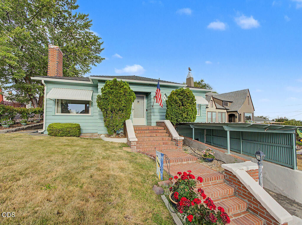 Property Photo:  247 Hillside Avenue  OR 97601 