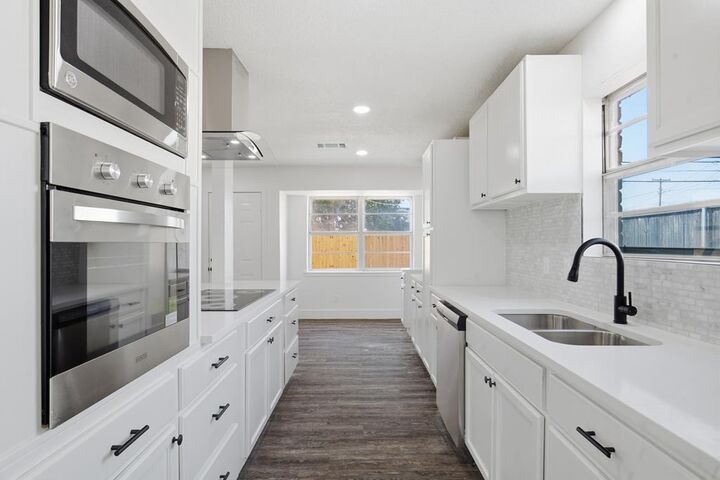 Property Photo: 1522 50th St TX 79762