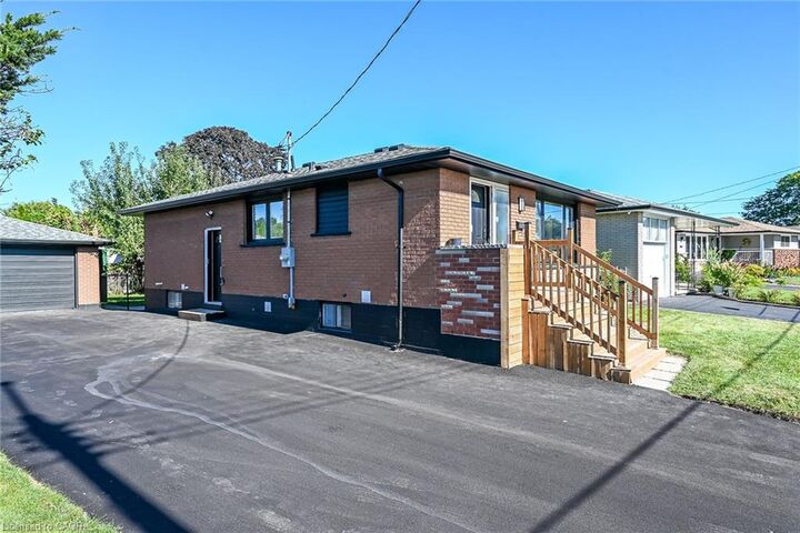 Property Photo: 135 Nugent Drive ON L8H 2N3