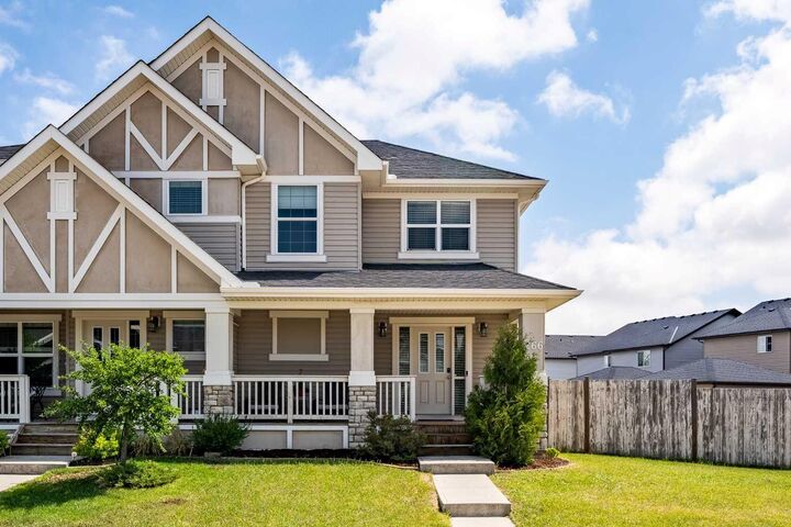 Property Photo:  266 Kingsbridge Road SE  AB T4A 0M4 