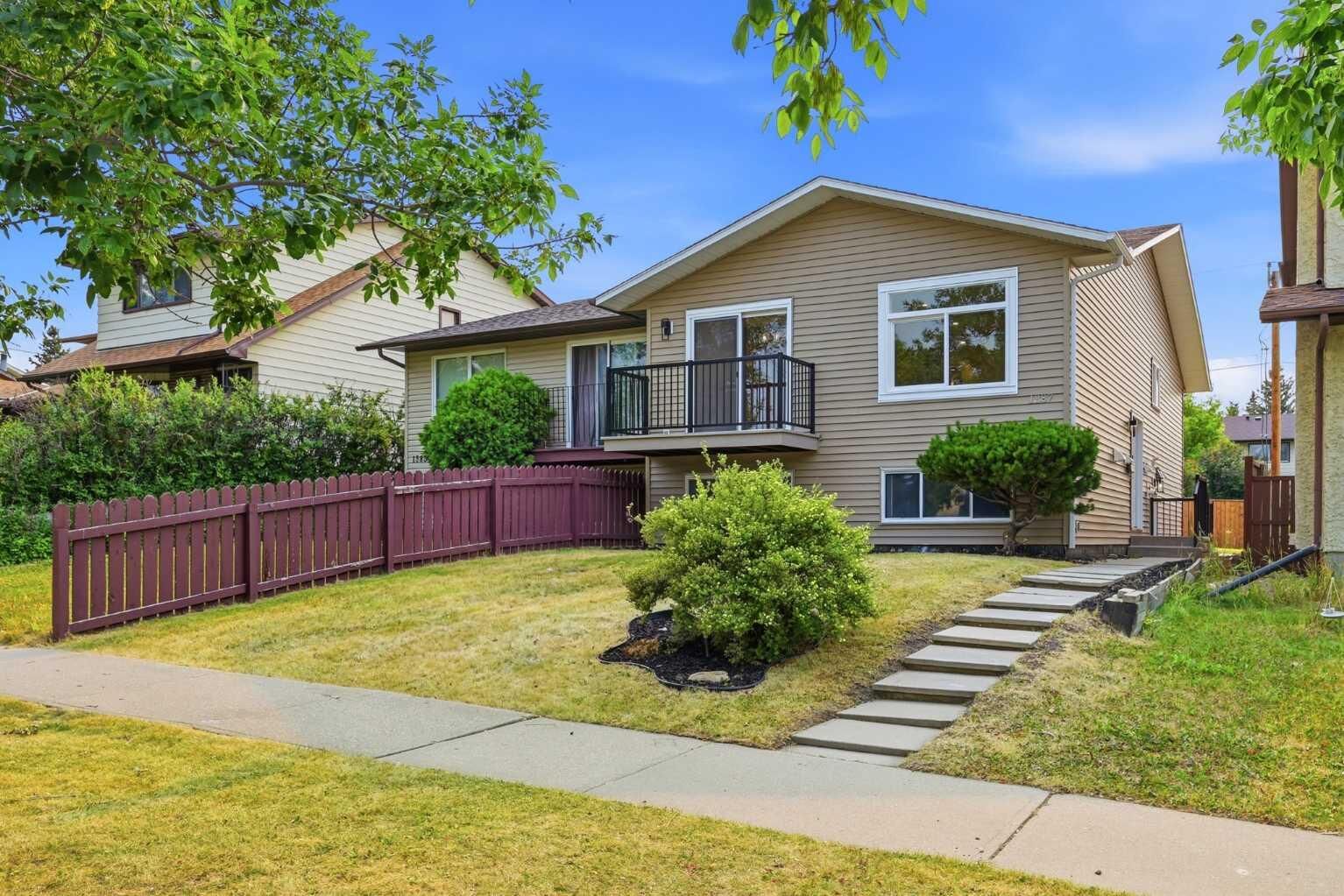 Property Photo:  1387 Berkley Drive NW  AB T3K 1T5 