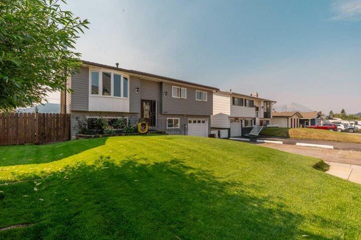 Property Photo:  8630 22 Avenue N  AB T0K 0M0 