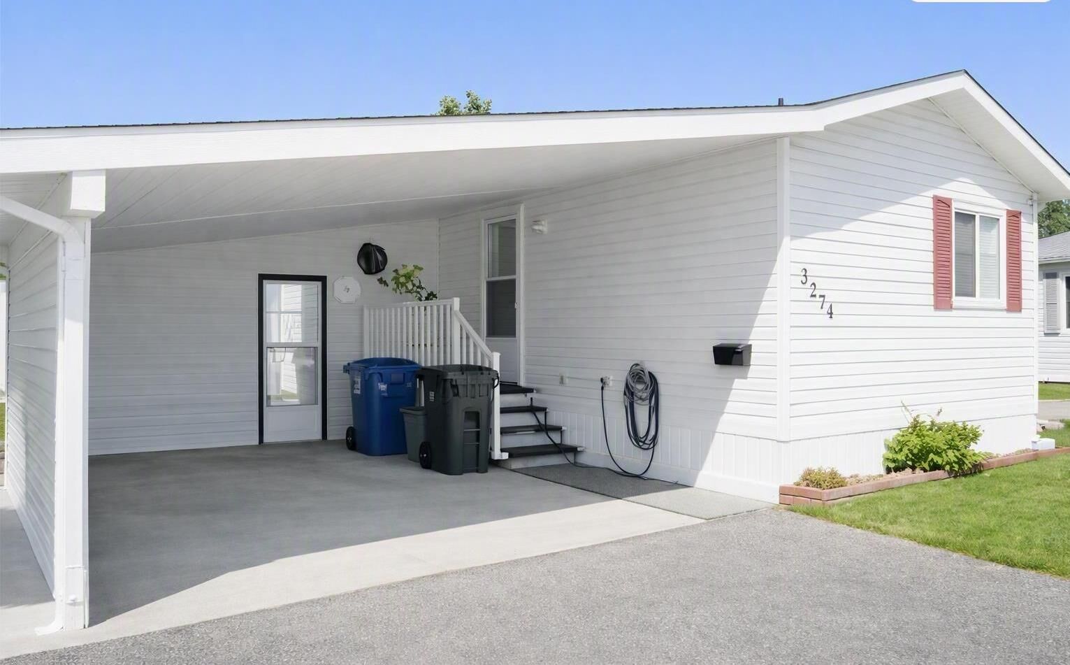 Property Photo:  3224 29 Street S  AB T1K 7J9 