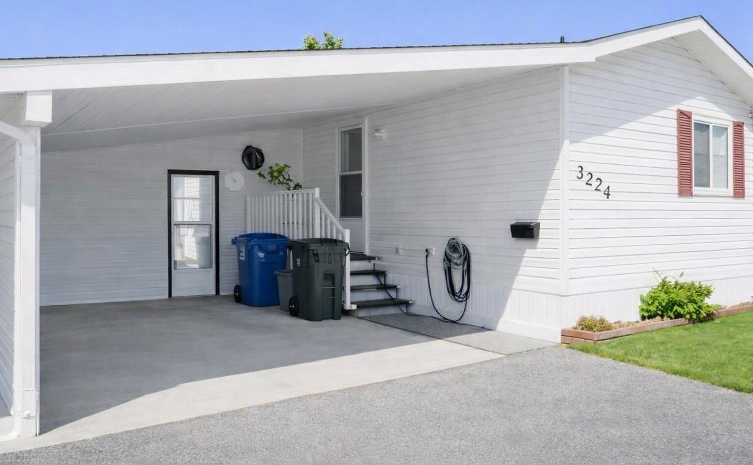 Property Photo:  3224 29 Street S  AB T1K 7J9 