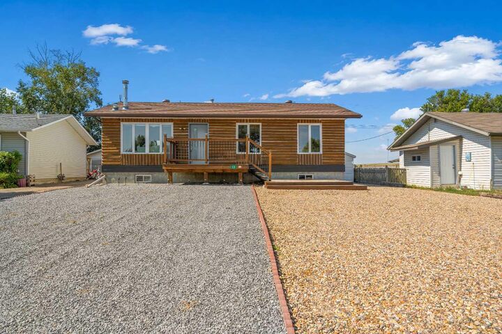 Property Photo: 13 Heather Court AB T0J 1V0