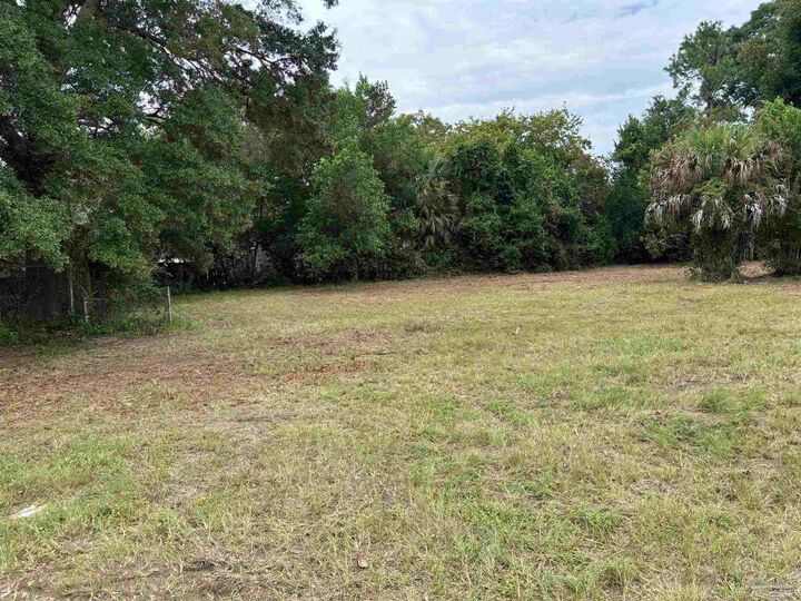 Property Photo:  2117 2119 2121 N W St  FL 32505 