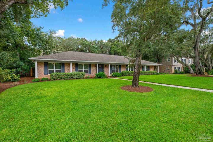 Property Photo: 409 Andrew Jackson Trl FL 32561