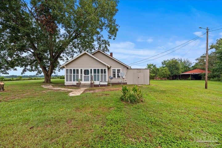 Property Photo: 6700 Camp Henderson Rd FL 32565