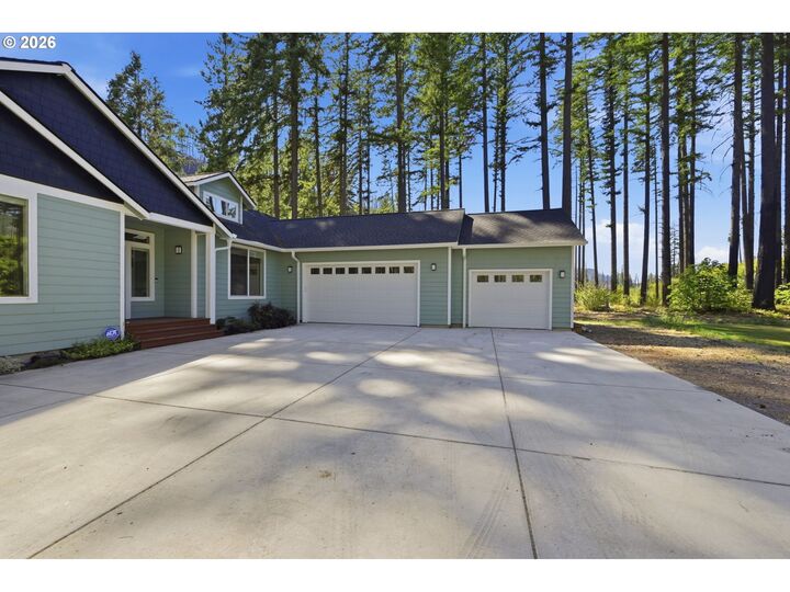 Property Photo: 49380 McKenzie Hwy OR 97488