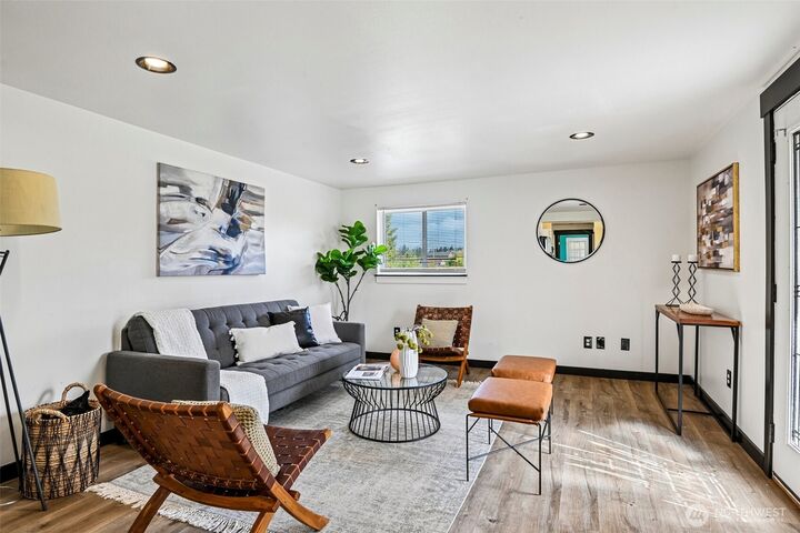 Property Photo:  816  88th Street E  WA 98445 
